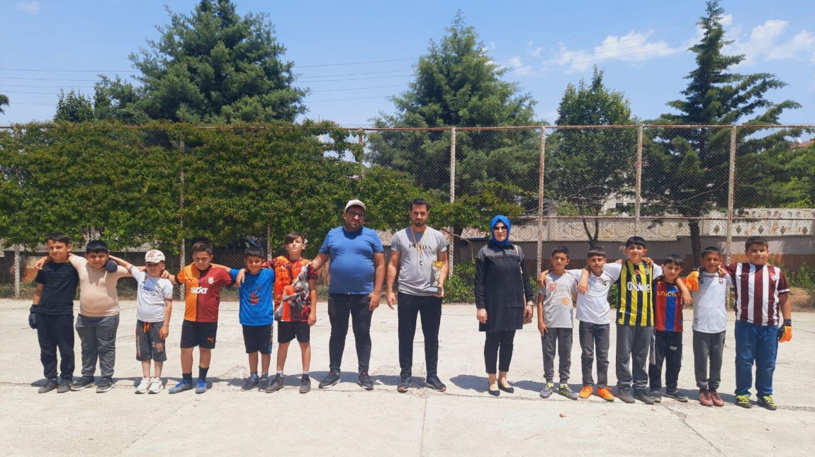 OKULUMUZDA SINIFLAR ARASI FUTBOL TURNUVASI DÜZENLENDİ